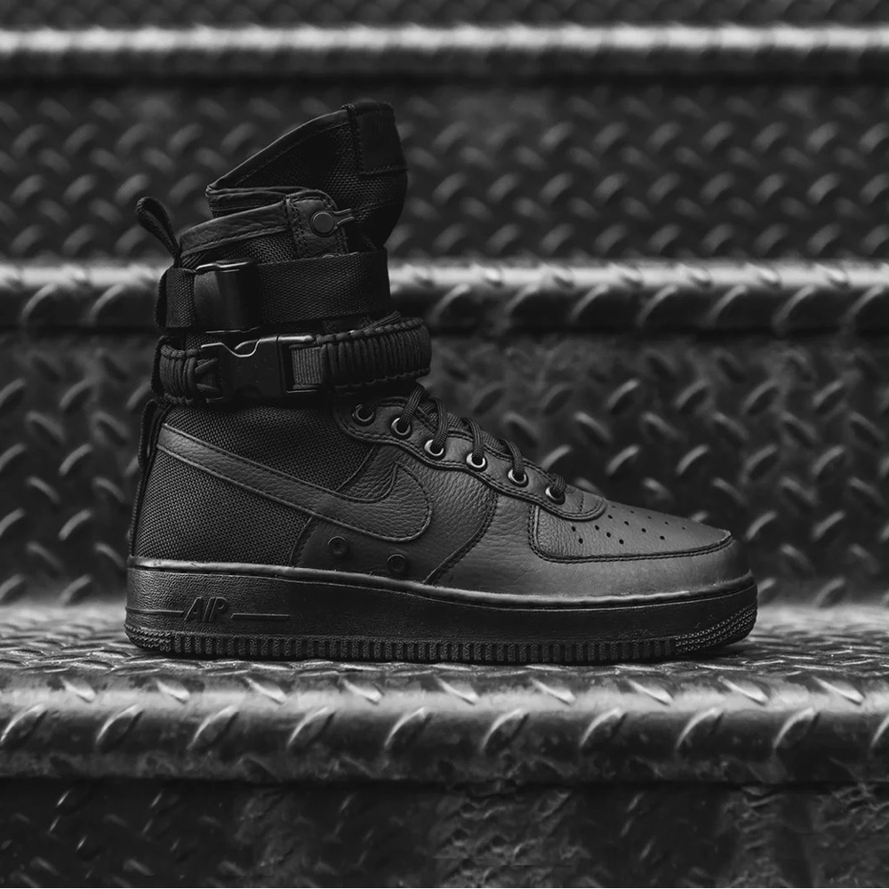 Nike SF AF-1 Air Force 1 Triple Black